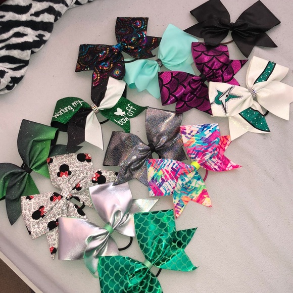 Cheer bows - Picture 4 of 4
